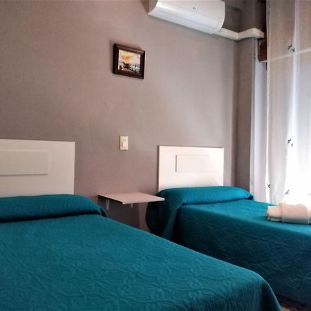 Vacansis Habitaciones De Hostal A Primera Linea De Playa En クリェラ エクステリア 写真