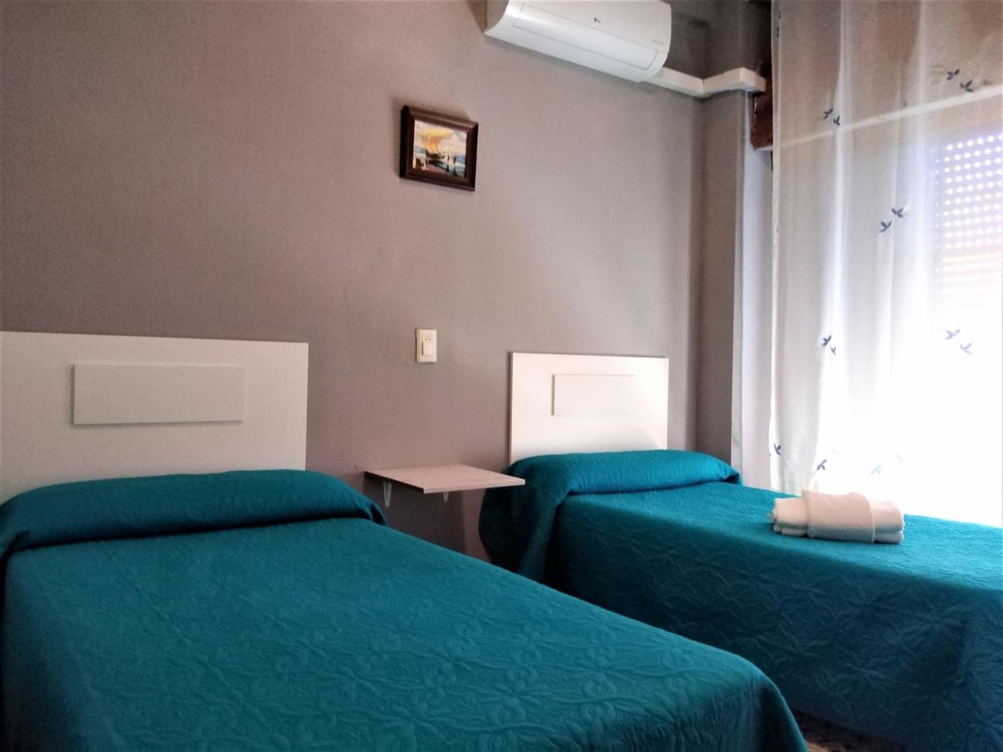 Vacansis Habitaciones De Hostal A Primera Linea De Playa En クリェラ エクステリア 写真